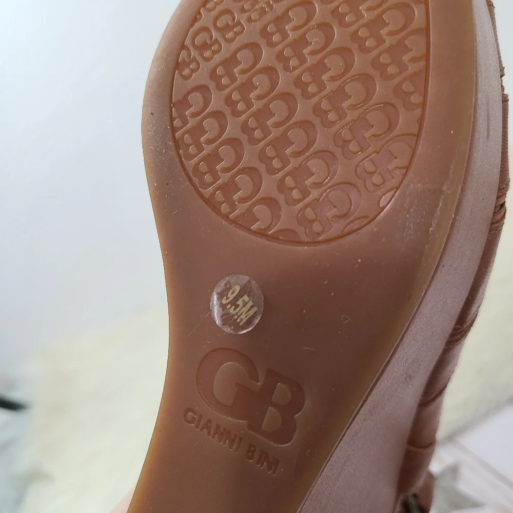 Gianni Bini Platform Wedge Sandals Brown Faux Leather Ankle Strap Size 9.5
